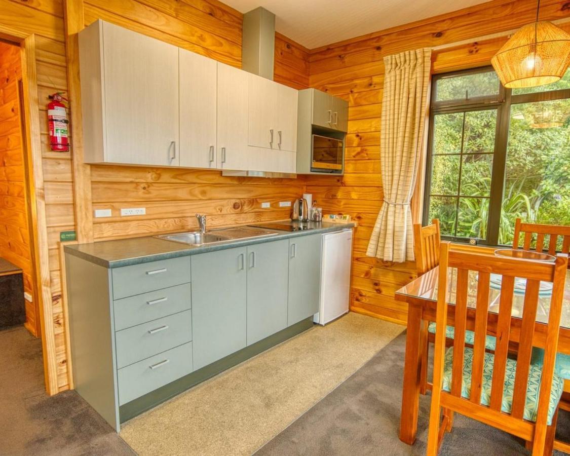 Paparoa Beach Hideaway With Hot Tub Barrytown Zewnętrze zdjęcie