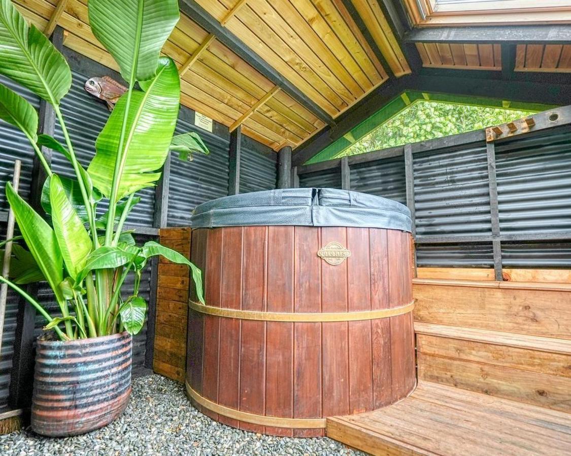 Paparoa Beach Hideaway With Hot Tub Barrytown Zewnętrze zdjęcie